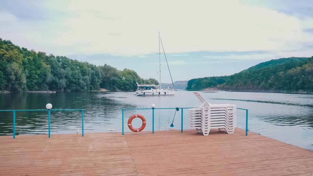Hotel Yacht Club Mayak Dnistrivka Buitenkant foto