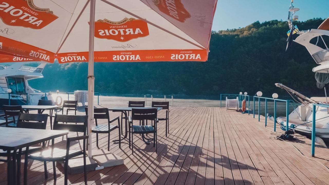 Hotel Yacht Club Mayak Dnistrivka Buitenkant foto